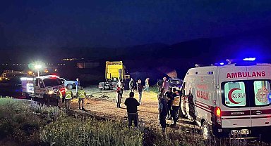 Çıldır'da trafik kazası: 2 ölü, 1 yaralı