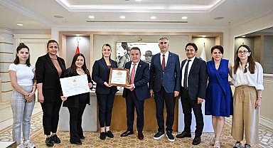 Cittaslow Fikir Maratonu ödülü Başkan Böcek'e takdim edildi