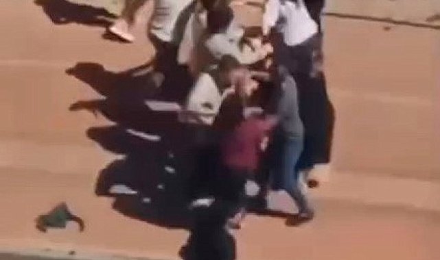 Çocukların kavgasına aileler karıştı: Kadınlar saç baş birbirine girdi