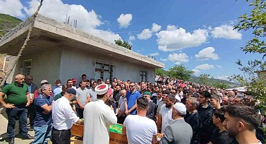 Çöken binada hayatını kaybeden kepçe operatörü son yolculuğuna uğurlandı