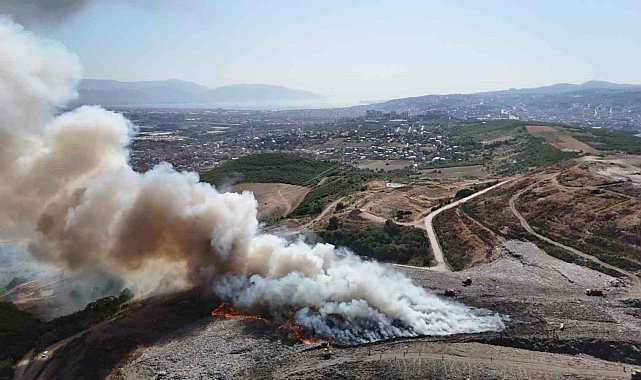 Çöp döküm sahasında yangına müdahale sürüyor