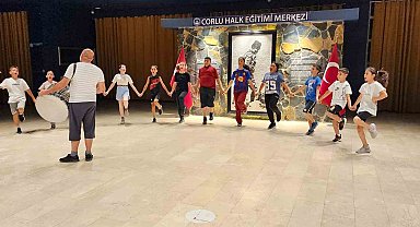 Çorlu Melahat Kozar İlkokulu Halk Oyunları Ekibi bölge şampiyonu