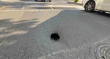 Çorlu'da çukura düşen araç hasar gördü