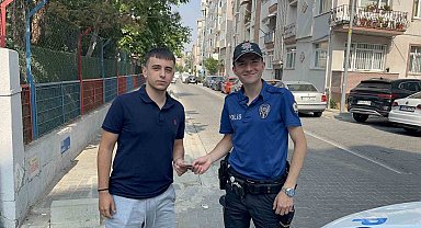 Çorlu'da lise öğrencisinden insanlık örneği: Yolda bulduğu paraları polis teslim etti