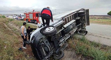 Çorum'da devrilen kamyonetin sürücüsü yaralandı