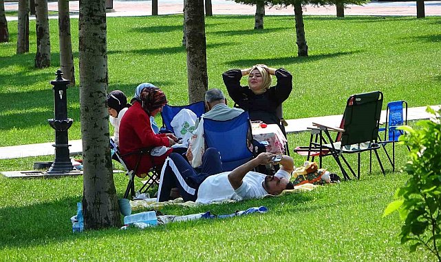 Çorum'da vatandaşlar tatilin keyfini Millet Bahçesi'nde çıkardı
