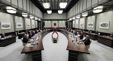 Cumhurbaşkanı Erdoğan başkanlığındaki Kabine Toplantısı Beştepe'de başladı.