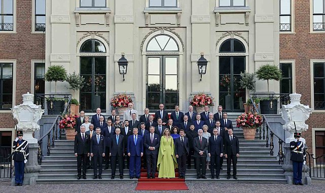 Cumhurbaşkanı Erdoğan, NATO liderleri aile fotoğrafına katıldı