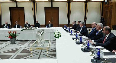 Cumhurbaşkanı Erdoğan, Süper Lig'e yükselen 3 futbol kulübünün başkanlarını kabul etti