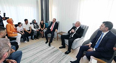 Cumhurbaşkanı Erdoğan ve Aliyev, Kahramanmaraş'ta depremzede bir aileyi ziyaret etti