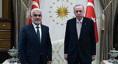 Cumhurbaşkanı Recep Tayyip Erdoğan, Hür Dava Partisi Genel Başkanı Zekeriya Yapıcıoğlu'nu Cumhurbaşkanlığı Külliyesi'nde kabul etti.
