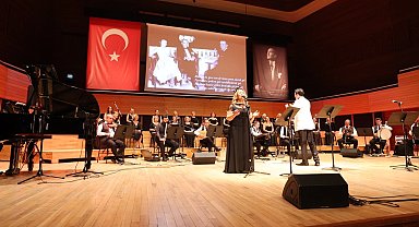 "Cumhuriyetin Divası" Müzeyyen Senar konserle anıldı