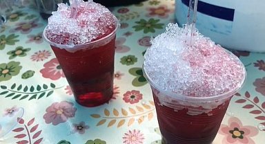 Dağların zirvesinde depolanan kar, Haziran sıcağında serinliğe dönüştü