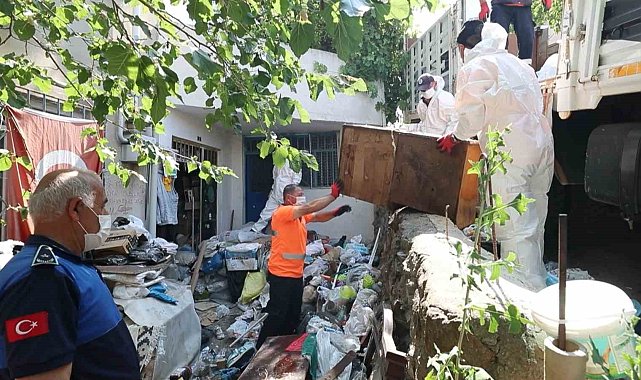 Daireden kamyon kamyon çöp çıktı
