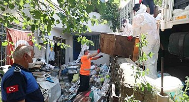 Daireden kamyon kamyon çöp çıktı