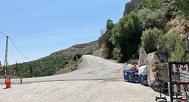 Darende'de heyelan nedeniyle kapatılan yol yeniden trafiğe açıldı