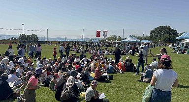Darıca'da yüzlerce kişi aynı anda kitap okudu