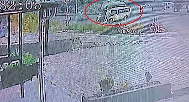 Defalarca takla atan minibüsün 18 yaşındaki sürücüsü öldü: Kaza anı kamerada