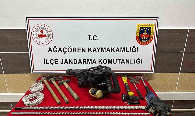 Defineciler kazı yaparken suçüstü jandarmaya yakalandı