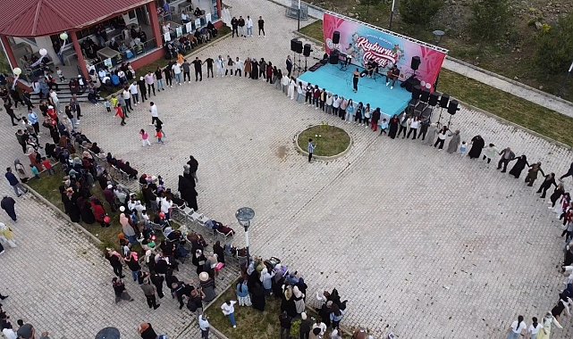 Demirözü'nde 'Kuşburnu Çiçeği Festivali' düzenlendi