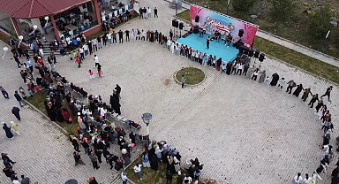 Demirözü'nde 'Kuşburnu Çiçeği Festivali' düzenlendi