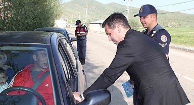 Demirözü'nde sürücülere hız konusunda uyarılarda bulunuldu