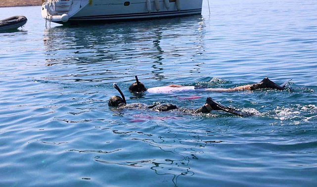 Deniz dibi temizliği sürüyor