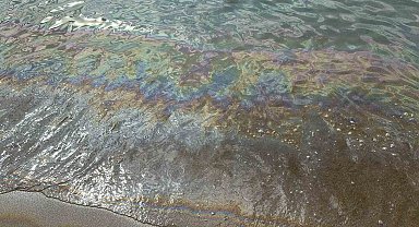 Deniz suyunun rengi değişti, vatandaşlar tahliye edildi