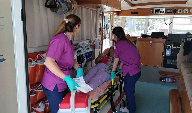 Denizde parmağı koptu, deniz ambulansıyla Bodrum'a getirildi