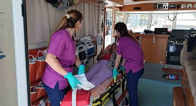 Denizde parmağı koptu, deniz ambulansıyla Bodrum'a getirildi