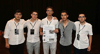 Denizli'de liseli gençler cumhuriyetin manşetlerini yazdı