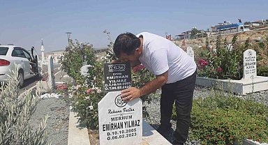 Deprem mezarlığında evlatlarının mezarını ziyaret eden baba: "Keşke sağ olsalardı da onlar da anne ve baba olsaydı"