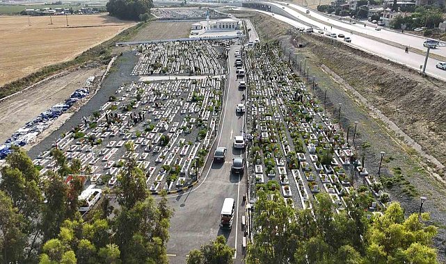 Deprem şehitliğinde hüzünlü Kurban Bayramı