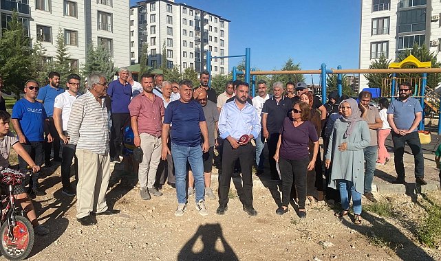 Depremzede site sakinlerinden ifraz tepkisi