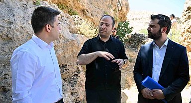 Derik Kaymakamı Bayraklı, zeytinliklerde yürütülen sulama çalışmalarını inceledi