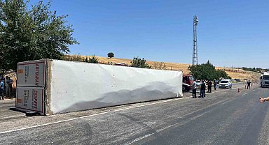 Devrilen tırda yangın çıktı