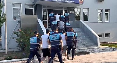 Didim'de tur otobüsüne saldıran 5 şüpheli adliyeye sevk edildi