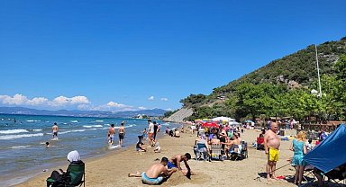 Dilek Yarımadası ve Tavşanburnu tatilcilerin akınına uğradı