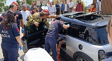 Direksiyon başında nöbet geçirdi, bariyerlere çarparak durabildi