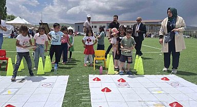 Diyadin'de çocuk şenliği renkli görüntülere sahne oldu