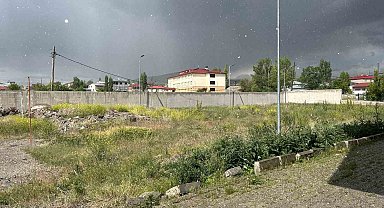 Diyadin'de dolu yağışı