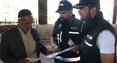 Diyarbakır Canlı Hayvan Borsası'nda satıcılar sahte para konusunda bilgilendirildi