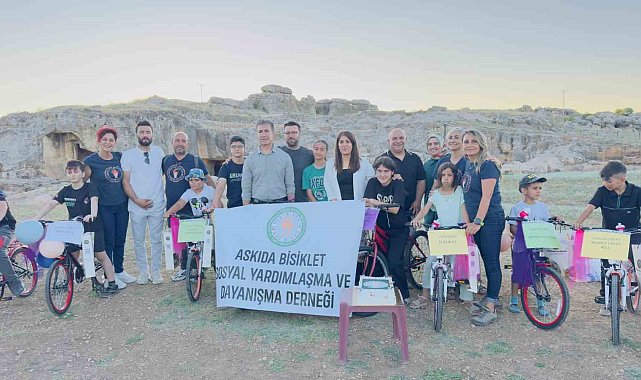 Diyarbakır'da 30 yetim ve öksüz çocuğa karne hediyesi olarak bisiklet verildi