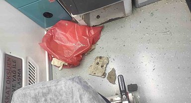 Diyarbakır'da iki ambulans akli dengesi yerinde olmayan şahıs tarafından taşlandı