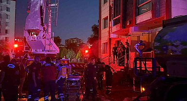 Diyarbakır'daki yangında can pazarı: Mahsur kalan bebek kurtarıldı