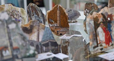 Diyarbakır'ın yarı değerli taşlarından ortaya çıkartılan takılar, kentte gelen ziyaretçiler tarafından tercih ediliyor