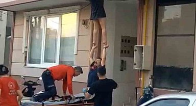 Doğalgazla intihar teşebbüsünü ihbar etti, balkondan atlayıp canına kıymaya kalktı