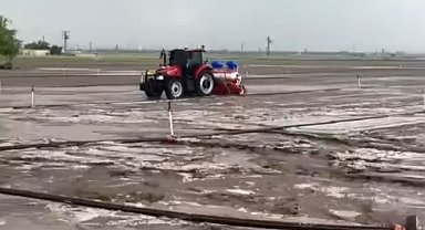 Dolu yağışı ekili alanlara zarar verdi