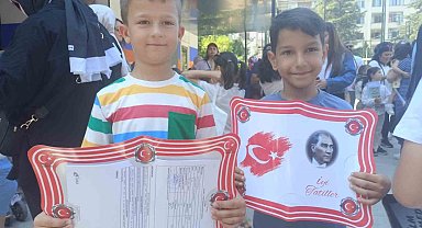 Düzce'de 76 bin 838 öğrenci karne sevinci yaşadı