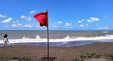 Düzce'de hava şartları sebebiyle denize girmek yasaklandı